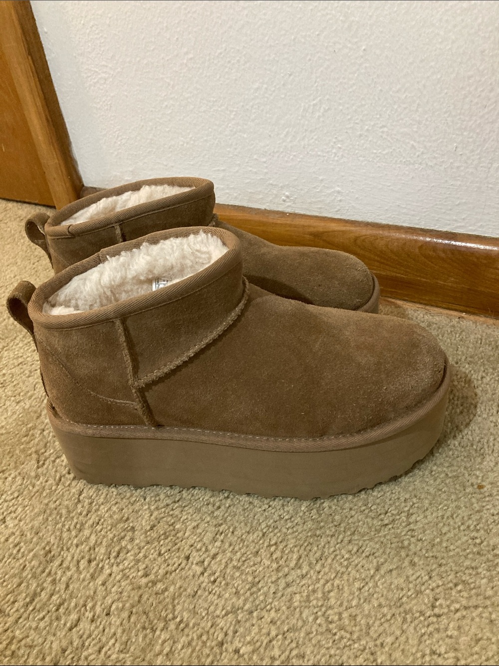 Ugg Ankle Style Platform Boot Size 7